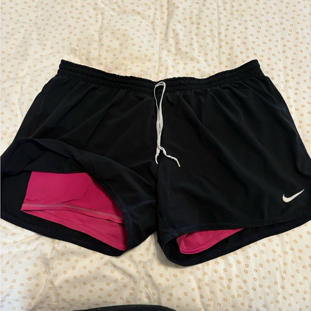 Women’s Nike shorts with pink spandex size xl